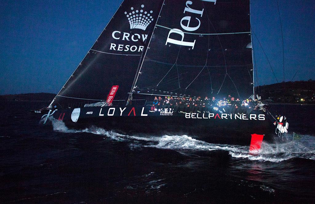 Perpetual Loyal powers up the Derwent in the dark © Crosbie Lorimer http://www.crosbielorimer.com